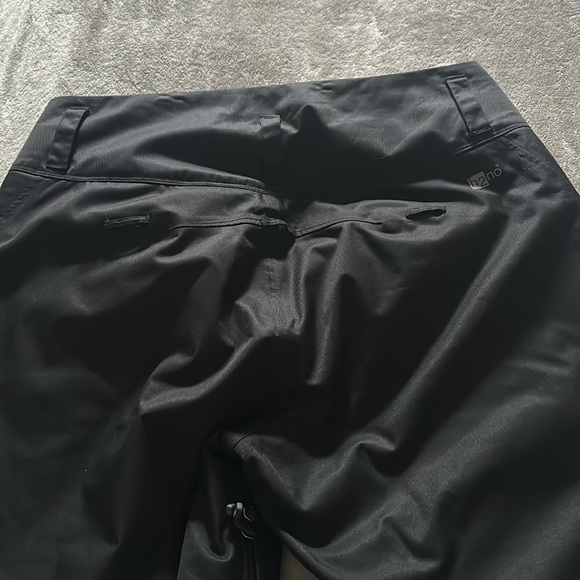 Patagonia ski pants. Worn 1x. No rips or defects. They fit 10/12 pant size. - Picture 5 of 6
